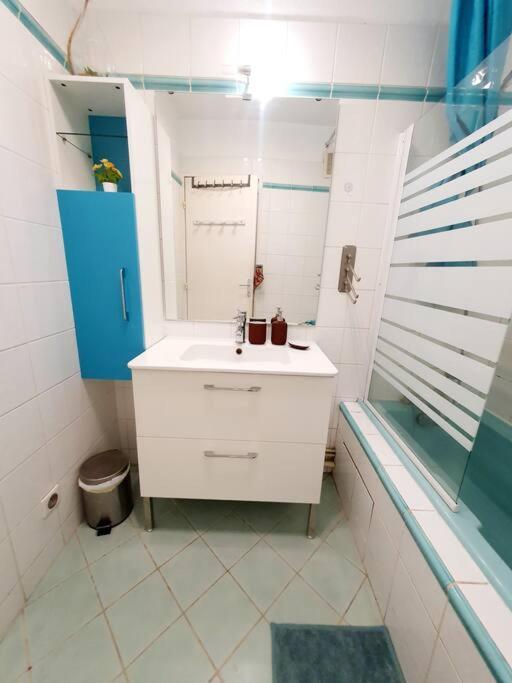 Appartement Avec 3 Chambres 80M2 Plein Sud Marignane Exterior photo
